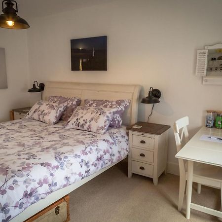Stone'S Throw Cottage Мевагиси Екстериор снимка