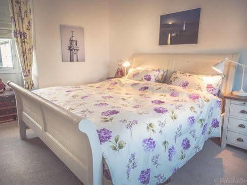 Stone'S Throw Cottage Мевагиси Екстериор снимка